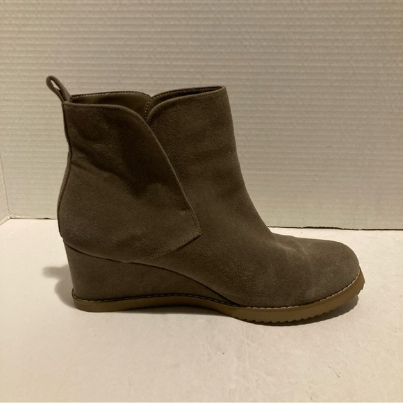 Blondo Karla Tan Suede Wedge Ankle Booties Waterproof Size 9.5 M - Picture 4 of 10